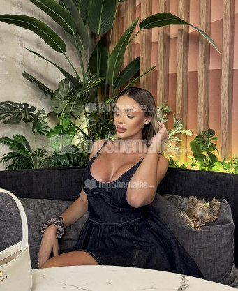 Photo escort girl Reina: the best escort service